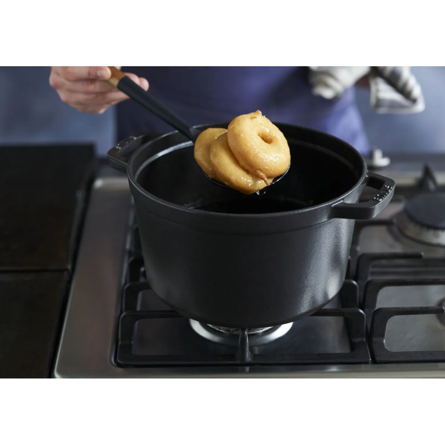 Cocotte haute 24 cm, Rond(e), Noir mat, Fonte