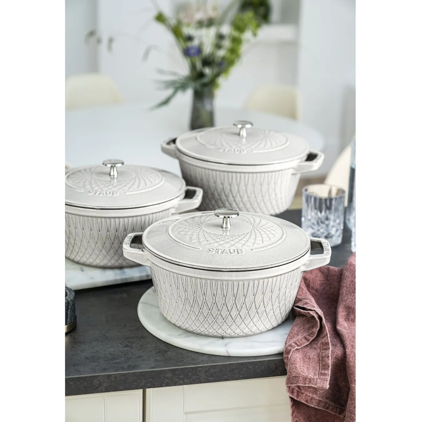 Cocotte twister 24 cm, Rond(e), Truffe blanche, Fonte