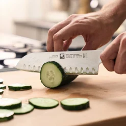 Santoku 18 cm, Tranchant alvéolé
