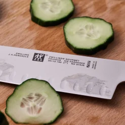 Santoku 18 cm, Tranchant alvéolé