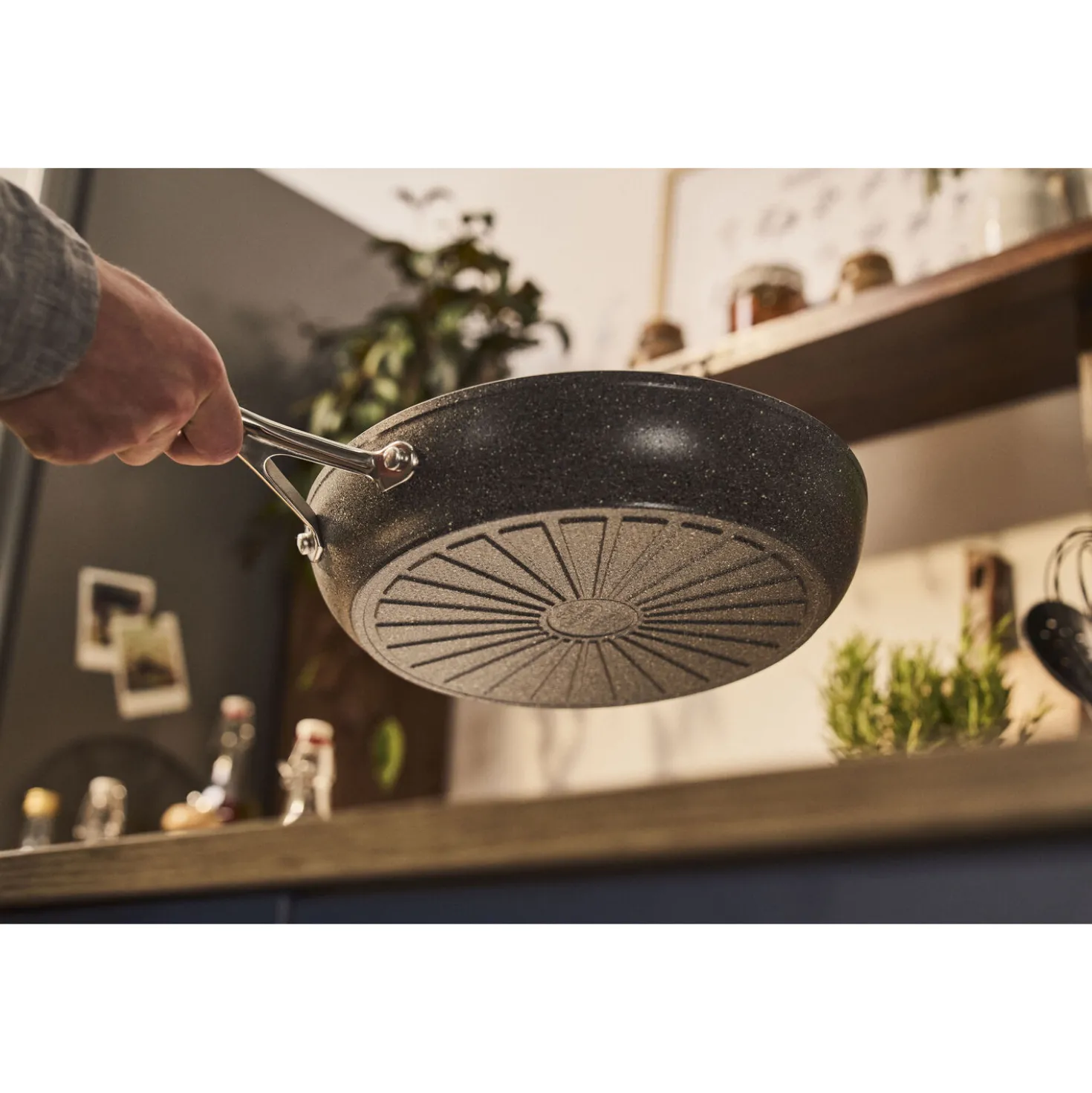 Sauteuse avec couvercle, 28 cm, Aluminium, Revêtement antiadhésif en céramique renforcée en titane