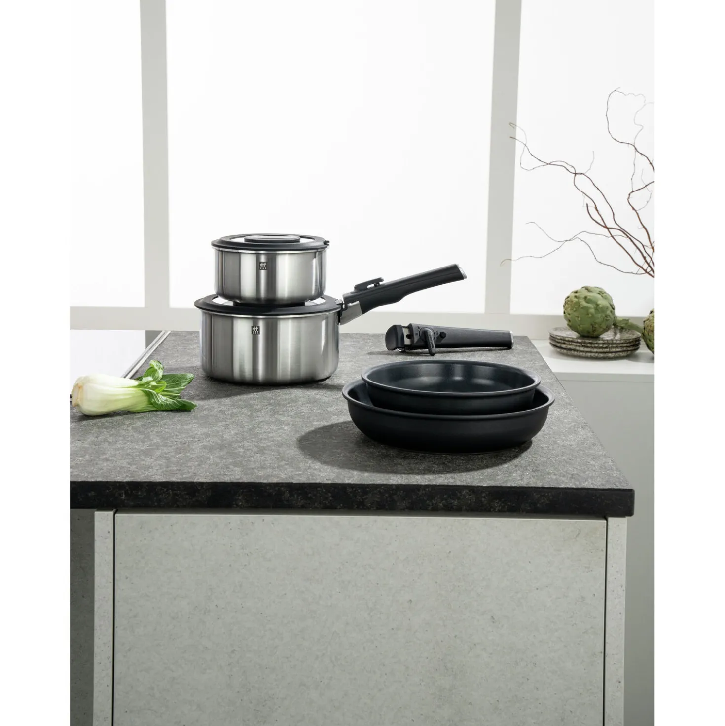 Set de démarrage avec poêles, casseroles, couvercles et poignées, 8 pcs.