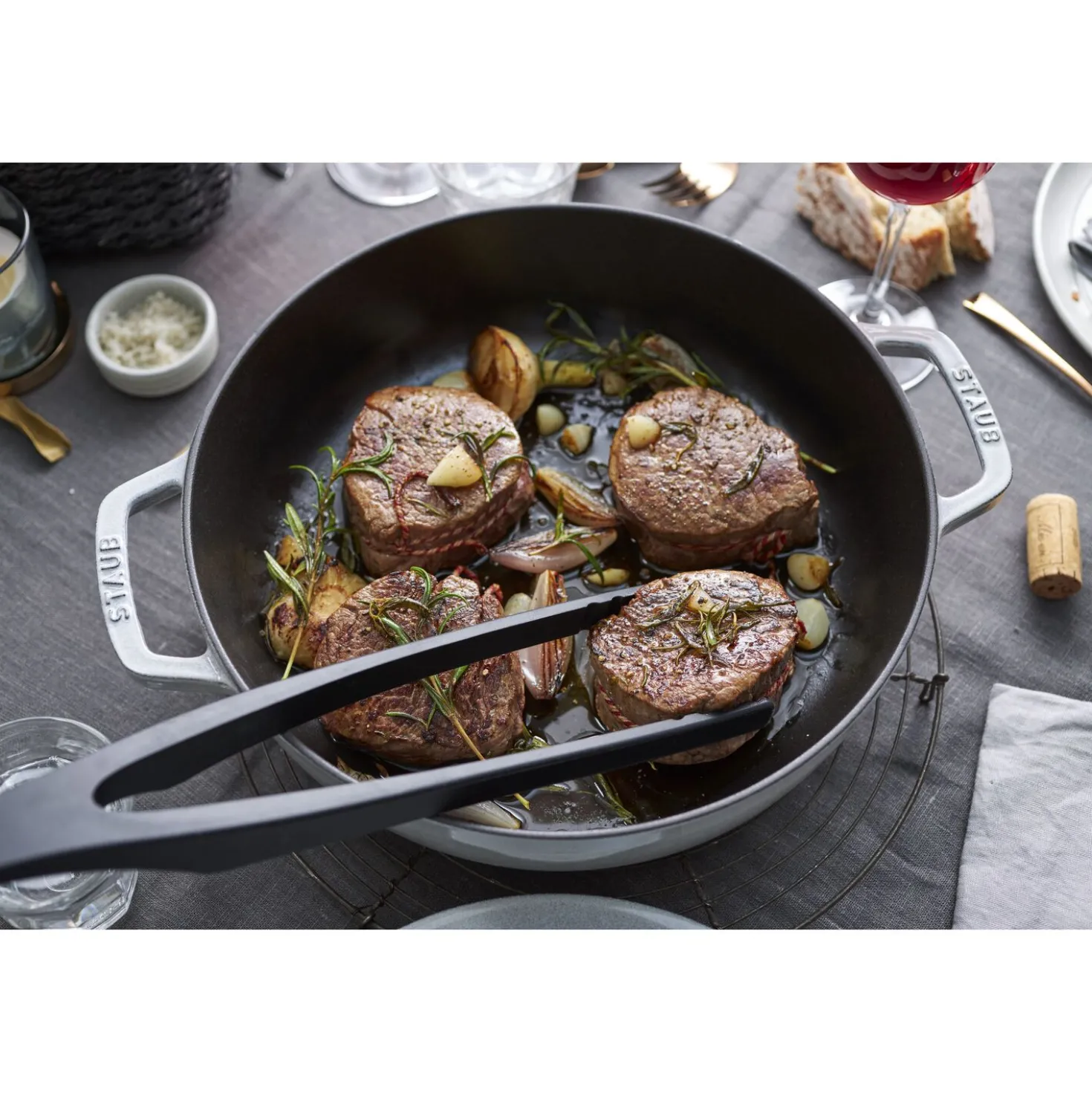 Set d’accessoires de cuisine avec une pince, une cuillère multi-usages et une cuillère à servir, 3-pcs.