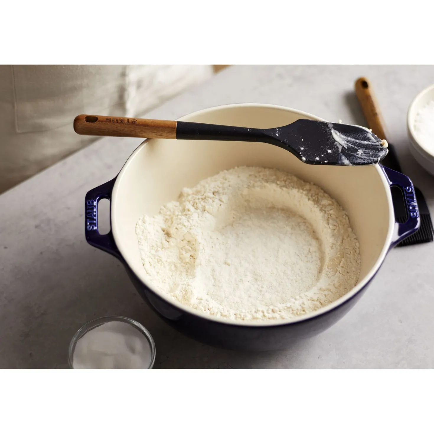 Set d’accessoires de pâtisserie avec une spatule, un rouleau à pâtisserie et un pinceau à pâtisserie, 3-pcs.