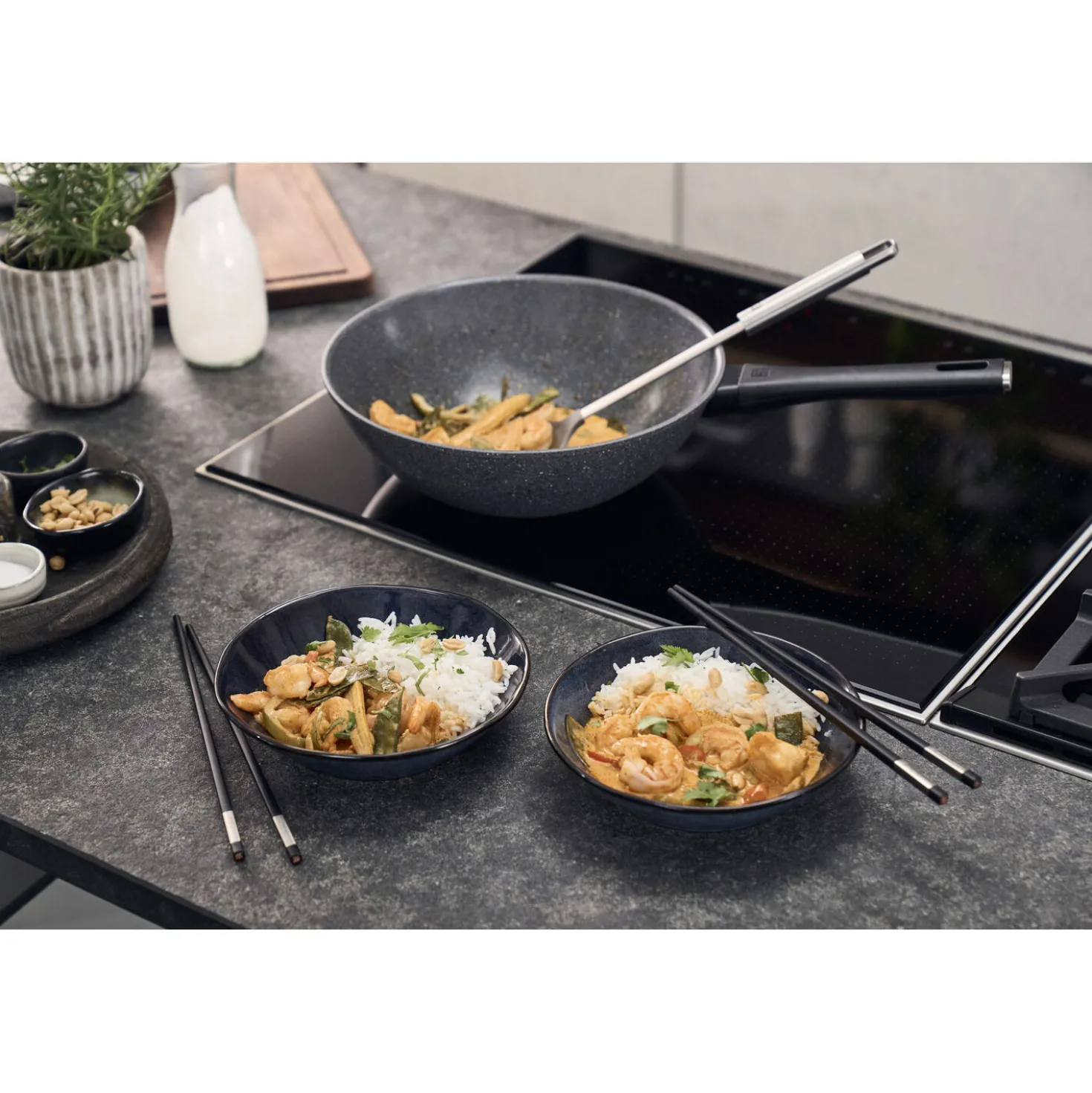 Wok, 28 cm, Aluminium, Revêtement antiadhésif en céramique renforcée en titane