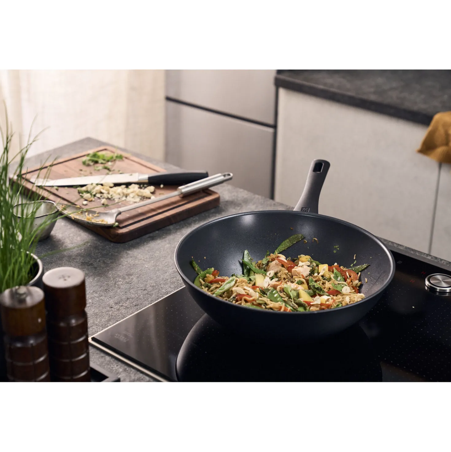 Wok, 30 cm, Aluminium, Revêtement antiadhésif en céramique renforcée en titane